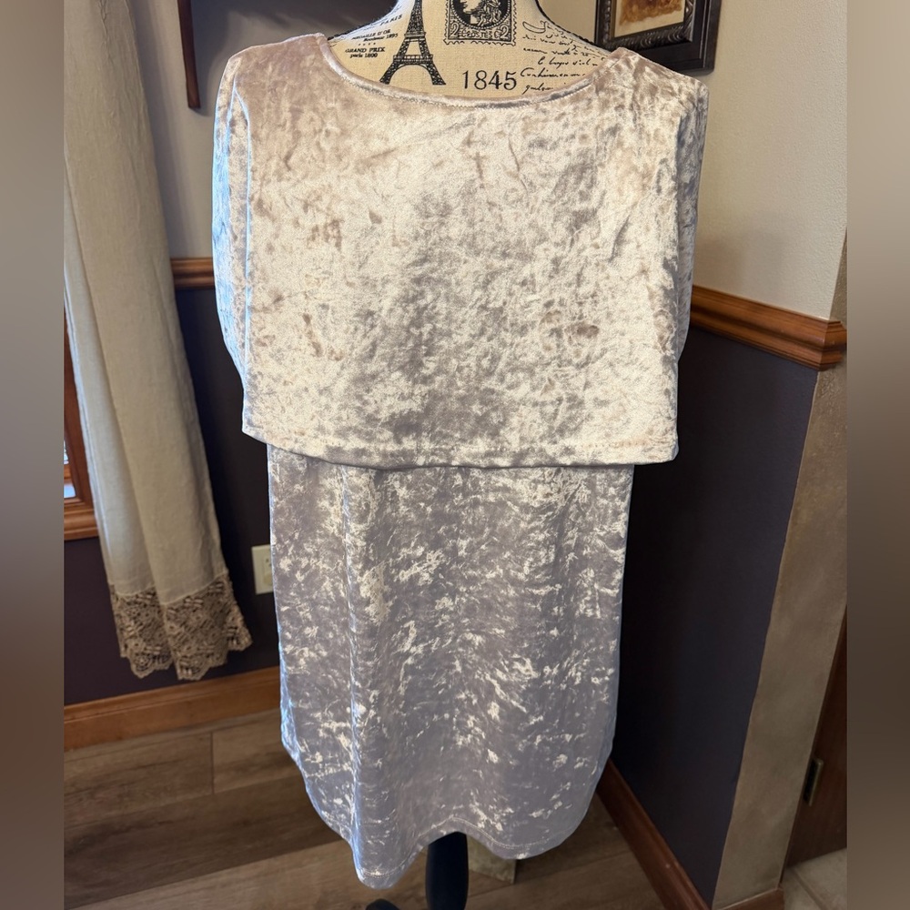 Anthropologie Maeve Short-Sleeve Drapey Velvet Tee - Picture 8 of 10